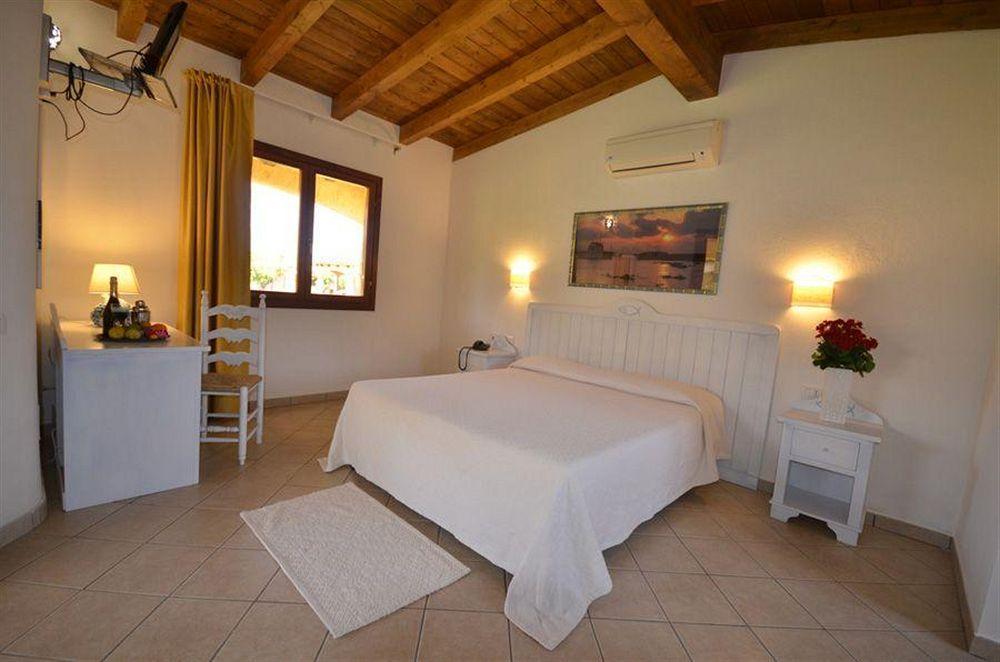 Limone Beach Resort Castiadas Eksteriør billede