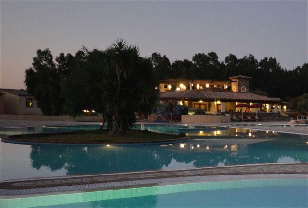 Limone Beach Resort Castiadas Eksteriør billede