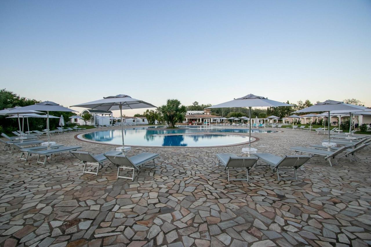 Limone Beach Resort Castiadas Eksteriør billede