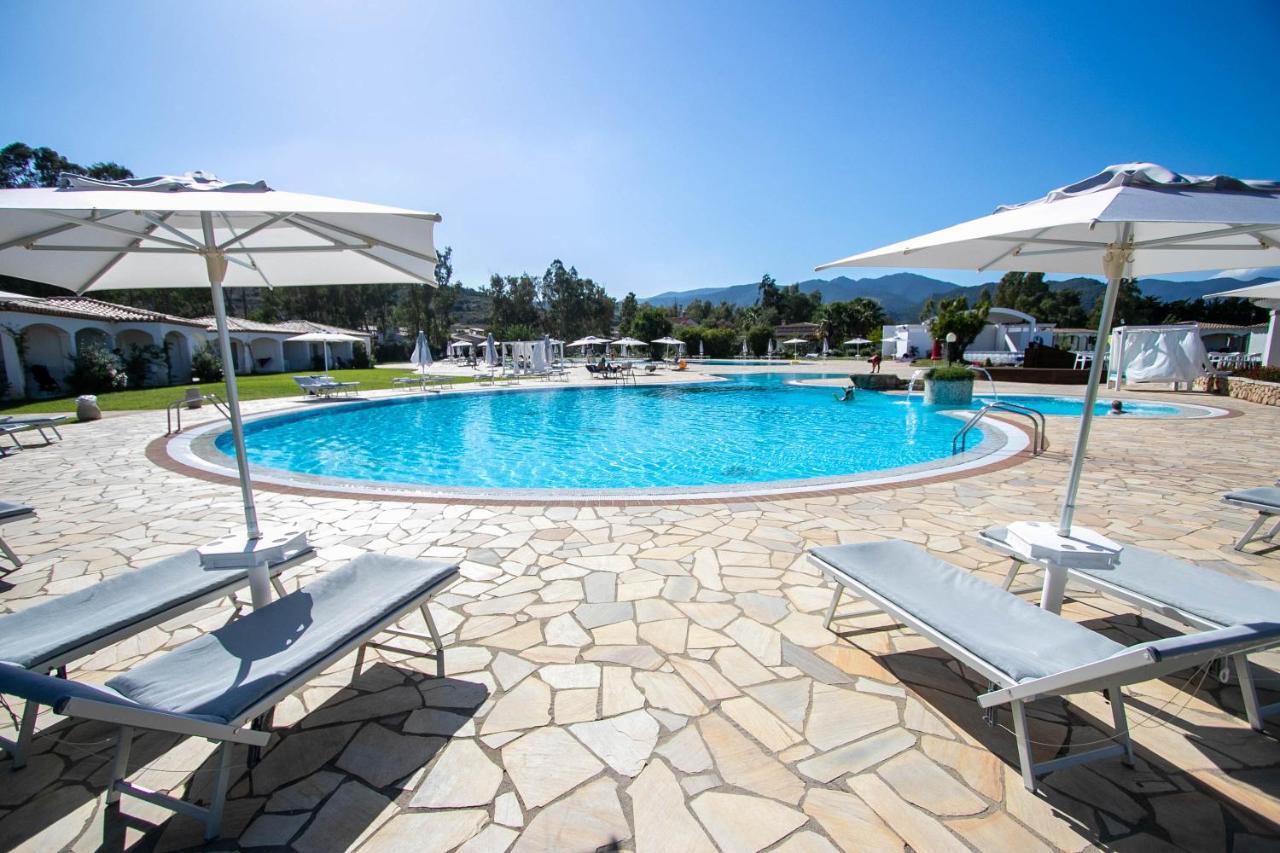 Limone Beach Resort Castiadas Eksteriør billede